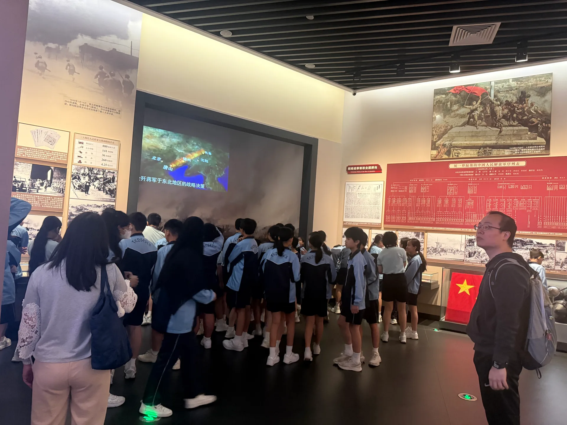 小學生參觀軍營展覽中心 相片 2