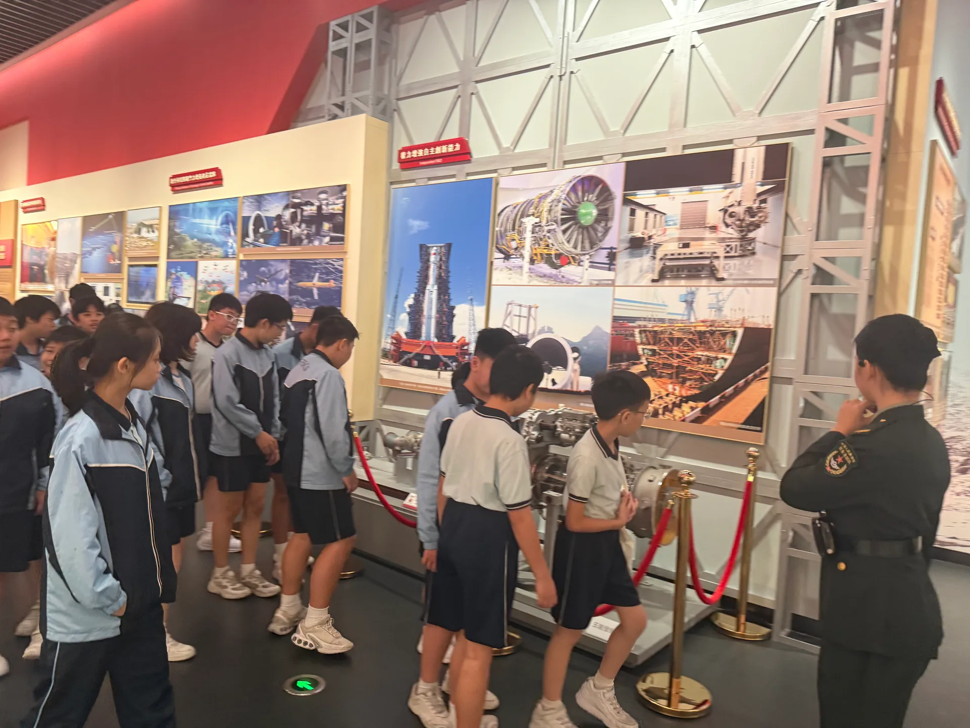 小學生參觀軍營展覽中心 相片 3